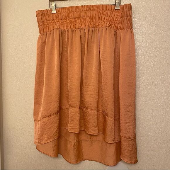 Lane Bryant Hi-Low pull on Coral peach Skirt silky Crinkle lightweight 18-20 New - Picture 1 of 11